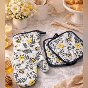 Floral Bee 🐝 Oven Mitt and Pot Holder Set